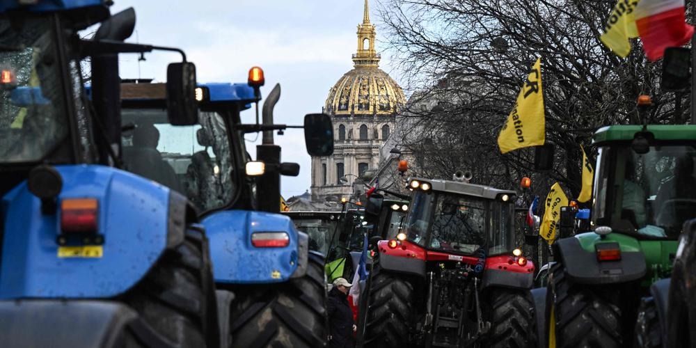 Tracteurs à Paris avant l’ouverture du Salon de l’agriculture : débat tumultueux